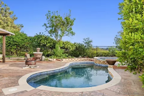 Exterior - 2196 Kirkcaldy Rd, Fallbrook, CA 92028 photo 8 of 10