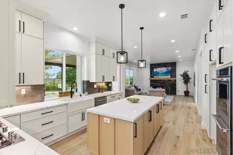 Kitchen - 2196 Kirkcaldy Rd, Fallbrook, CA 92028 photo 4 of 6