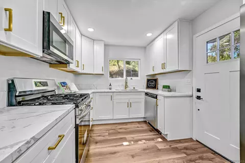 9727 Kalmia Ln, Escondido, CA 92029 photo 23