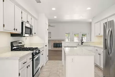 Kitchen - 3948 Baja Vis, Oceanside, CA 92058 photo 6 of 9