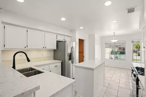 Kitchen - 3948 Baja Vis, Oceanside, CA 92058 photo 4 of 9