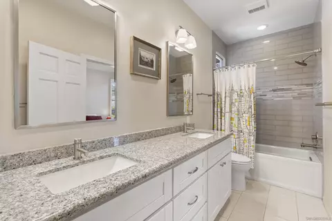 Bath - 7715 Ivanhoe Ave, La Jolla, CA 92037 photo 4 of 4