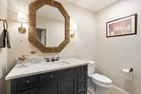 Bath - 7715 Ivanhoe Ave, La Jolla, CA 92037 photo 1 of 4