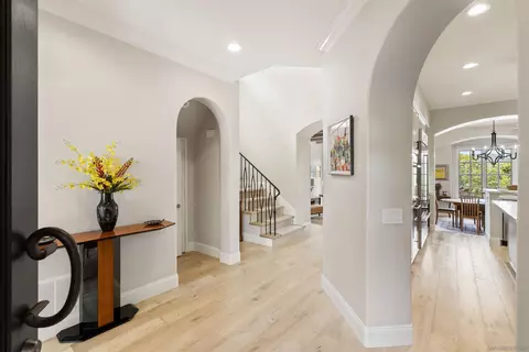 Entry Way - 7715 Ivanhoe Ave, La Jolla, CA 92037 photo 3 of 3