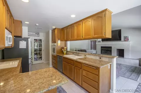 Kitchen - 1603 Camino Del Sequan, Alpine, CA 91901 photo 2 of 4