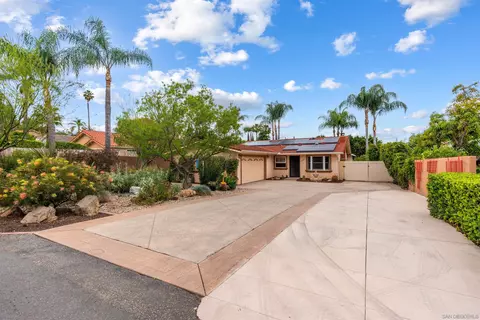 1121 Whispering Highlands Dr, Escondido, CA 92027