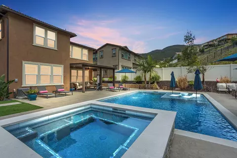 Exterior - 303 Ventasso Way, Fallbrook, CA 92028 photo 4 of 17