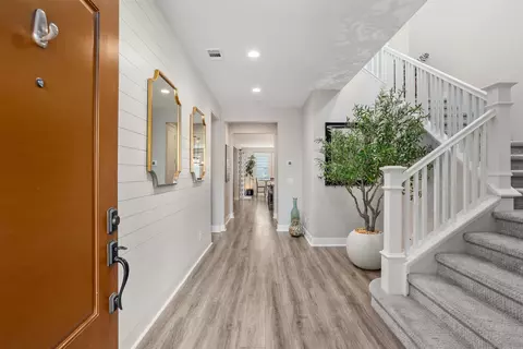 Entry Way - 303 Ventasso Way, Fallbrook, CA 92028 photo 2 of 4