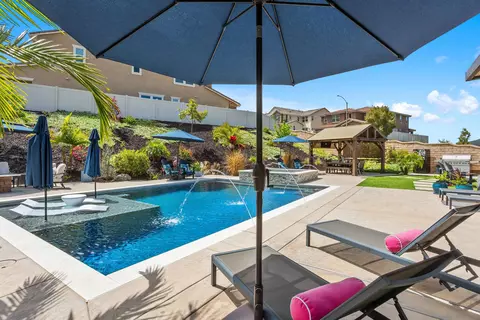 Exterior - 303 Ventasso Way, Fallbrook, CA 92028 photo 15 of 17