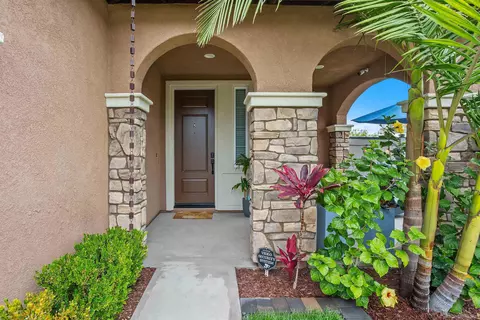 Exterior - 303 Ventasso Way, Fallbrook, CA 92028 photo 7 of 17
