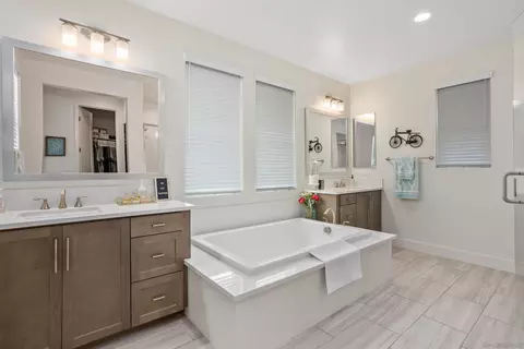 Bath - 303 Ventasso Way, Fallbrook, CA 92028 photo 2 of 3