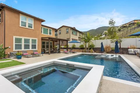 Exterior - 303 Ventasso Way, Fallbrook, CA 92028 photo 5 of 17