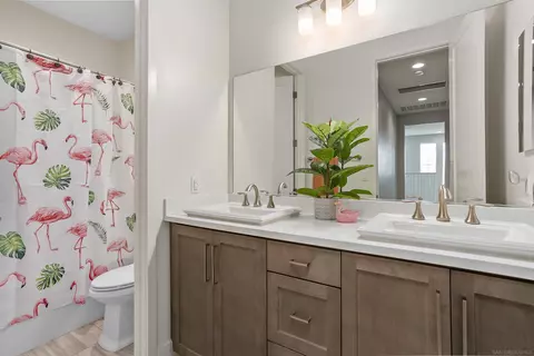 Bath - 303 Ventasso Way, Fallbrook, CA 92028 photo 1 of 3