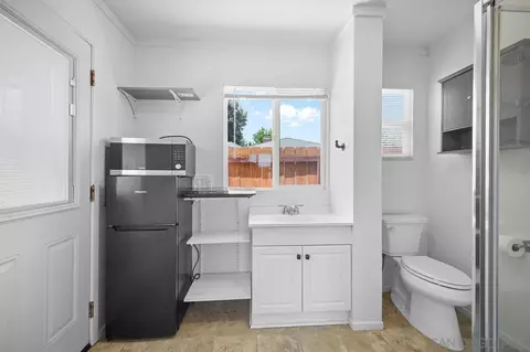 Bath - 8787 Washington Ave, La Mesa, CA 91942 photo 4 of 4