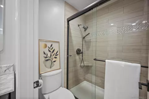 Bath - 1933 Parkdale Ln, Encinitas, CA 92024 photo 1 of 2