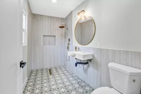 Bath - 3144 Aurora Vis, Spring Valley, CA 91978 photo 2 of 6