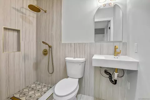 Bath - 3144 Aurora Vis, Spring Valley, CA 91978 photo 4 of 6