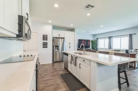 Kitchen - 5522 Starlight Pl, Bonsall, CA 92003 photo 2 of 5