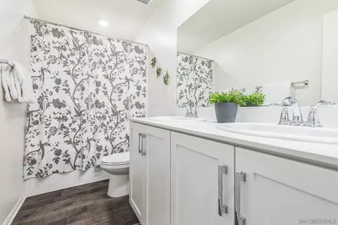 Bath - 5522 Starlight Pl, Bonsall, CA 92003 photo 3 of 3
