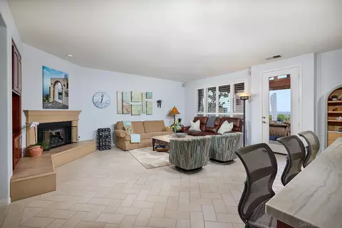 Living - 3219 Fosca St, Carlsbad, CA 92009 photo 4 of 4