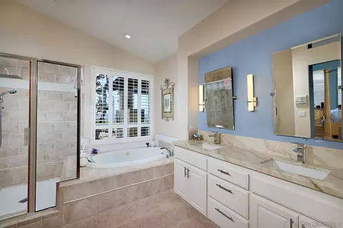 Bath - 3219 Fosca St, Carlsbad, CA 92009 photo 2 of 4