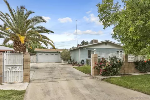 Exterior - 44638 2nd St E, Lancaster, CA 93535 photo 5 of 6
