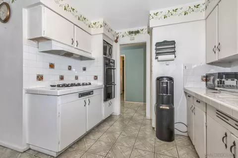Kitchen - 44638 2nd St E, Lancaster, CA 93535 photo 4 of 7