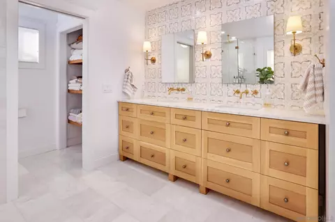Bath - 4578 3rd St, La Mesa, CA 91941 photo 2 of 3