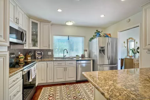 17476 Plaza Cerado #88, San Diego, CA 92128