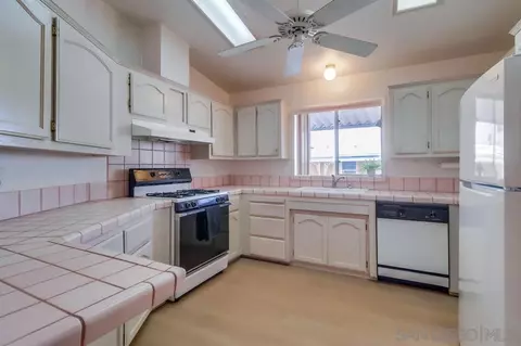 Kitchen - 8301 Mission Gorge Rd #328, Santee, CA 92071 photo 2 of 3