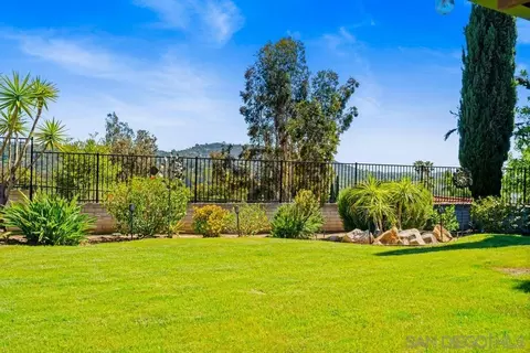 Exterior - 17109 Cloudcroft Dr, Poway, CA 92064 photo 5 of 18