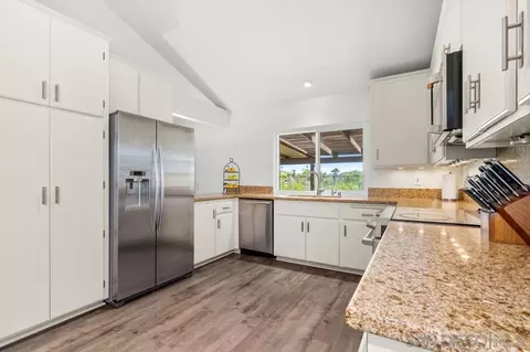 Kitchen - 17109 Cloudcroft Dr, Poway, CA 92064 photo 2 of 2