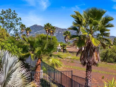 Exterior - 17109 Cloudcroft Dr, Poway, CA 92064 photo 12 of 18