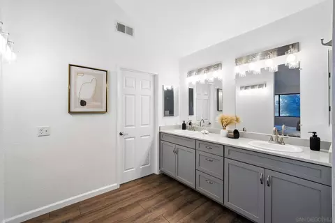 Bath - 10059 Carissa Ln, Spring Valley, CA 91977 photo 1 of 3
