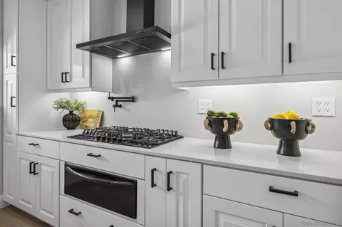 Kitchen - 2026 Estero St, Oceanside, CA 92054 photo 6 of 7