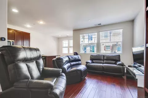 Living - 9810 Old Tree Ln, Santee, CA 92071 photo 4 of 5