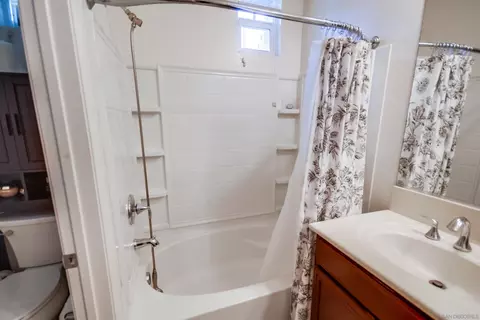 Bath - 9810 Old Tree Ln, Santee, CA 92071 photo 3 of 7