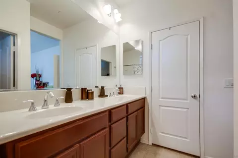 Bath - 9810 Old Tree Ln, Santee, CA 92071 photo 2 of 7