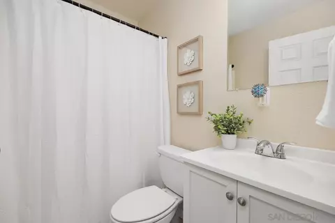 Bath - 13961 Eastern St, Poway, CA 92064 photo 1 of 2