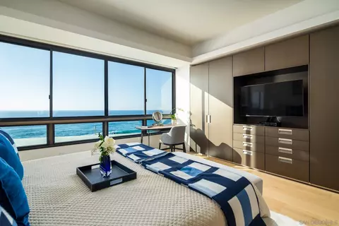Bedroom - 939 Coast Blvd #4A, La Jolla, CA 92037 photo 4 of 5