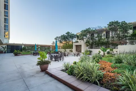 Exterior - 939 Coast Blvd #4A, La Jolla, CA 92037 photo 2 of 4