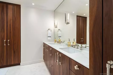 Bath - 939 Coast Blvd #4A, La Jolla, CA 92037 photo 1 of 4