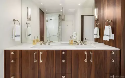 Bath - 939 Coast Blvd #4A, La Jolla, CA 92037 photo 2 of 4