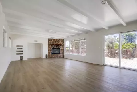Living - 12224 Lemon Crest Dr, Lakeside, CA 92040 photo 2 of 9