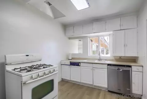 Kitchen - 12224 Lemon Crest Dr, Lakeside, CA 92040 photo 3 of 5