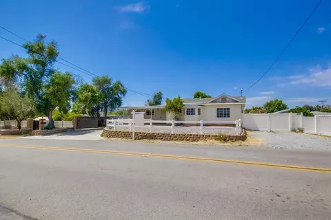 Exterior - 12224 Lemon Crest Dr, Lakeside, CA 92040 photo 3 of 19