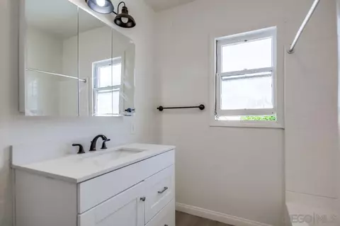 Bath - 12224 Lemon Crest Dr, Lakeside, CA 92040 photo 5 of 8