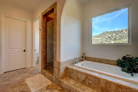 Bath - 16677 Falcon Heights Rd, Ramona, CA 92065 photo 4 of 6
