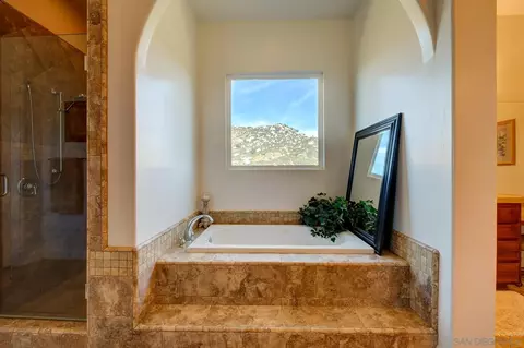 Bath - 16677 Falcon Heights Rd, Ramona, CA 92065 photo 3 of 6