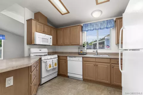 Kitchen - 14093 Pomegranate Ave #216, Poway, CA 92064 photo 3 of 3